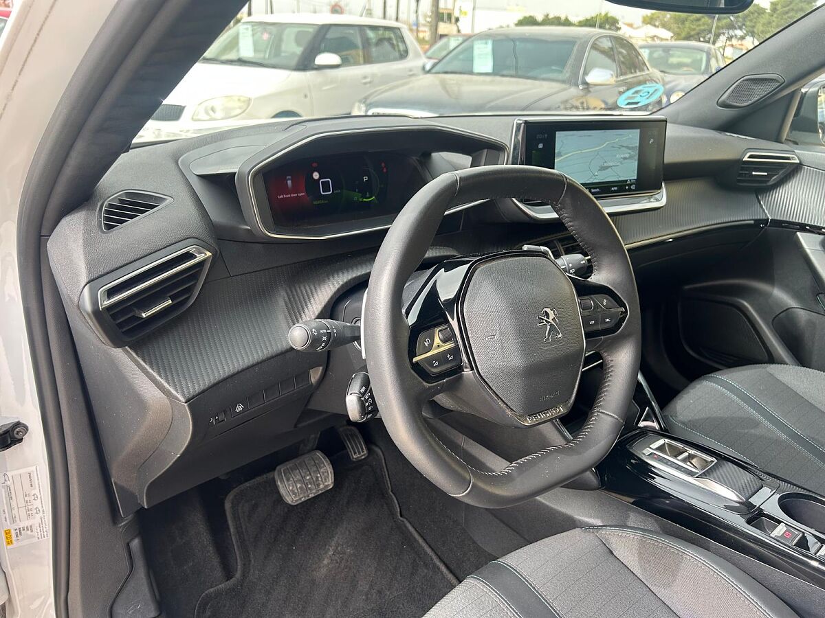 PEUGEOT 2008 ALLURE 1.2 E-THP AUTO SPANISH LHD IN SPAIN 28000 MILES SUPER 2022